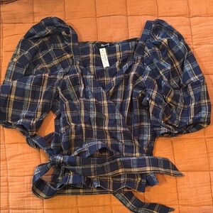 Madewell Puff Sleeve Tie Front Blouse in Blue and White